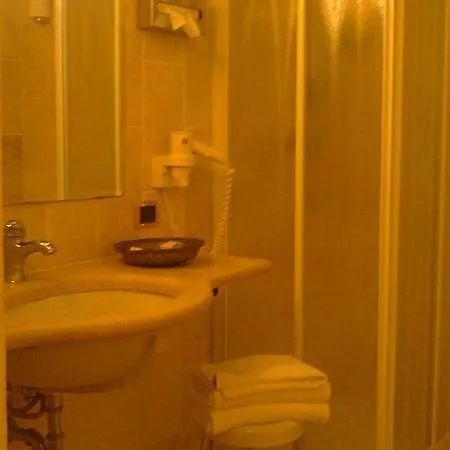מלון Castello Di Leonina Relais - Adults Only